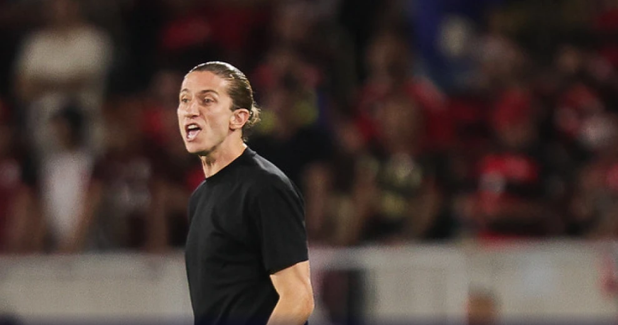 Filipe Luís reclama da arbitragem na Libertadores