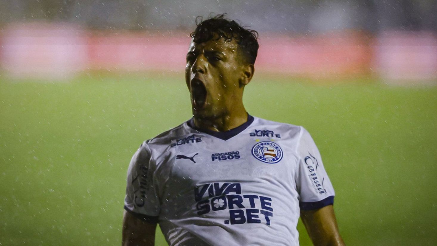 Lucho Rodríguez marcou o gol que abriu o triunfo do Bahia sobre o Confiança