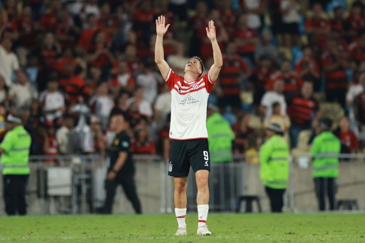 Guido Carrillo celebra gol contra o Flamengo • Buda Mendes/Getty Images