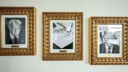 Donald Trump troca retrato de Joe Biden em galeria na Casa Branca por "caneta automática"