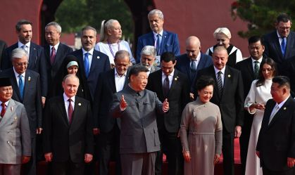 Xi Jinping e esposa utilizam símbolos chineses de tradição e poder