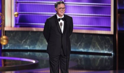 Emmy 2025: Stephen Colbert é aplaudido após notícia de cancelamento