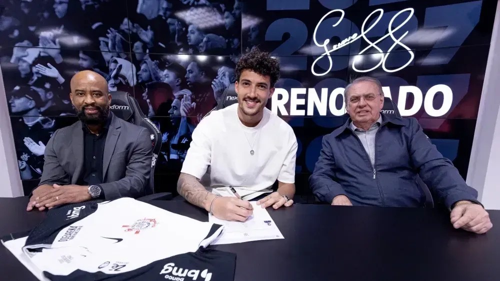 Gustavo Henrique renova contrato com o Corinthians