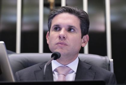 Estou esperando o relator terminar périplo, diz Hugo Motta sobre anistia