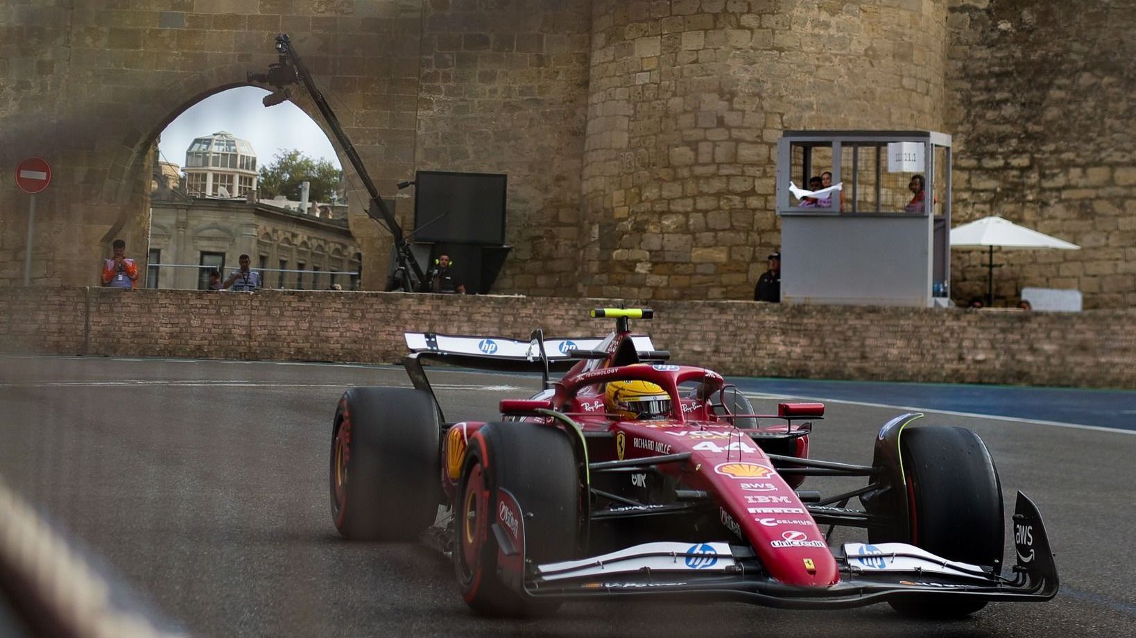 Hamilton, piloto da Ferrari, liderou o treino livre 2 do GP do Azerbaijão