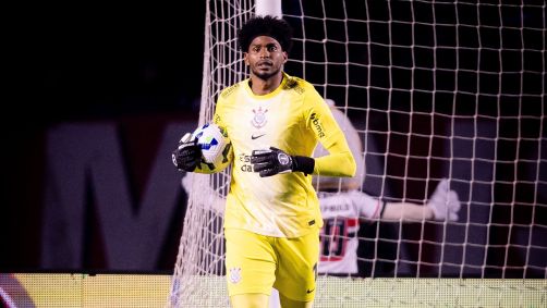 Hugo Souza ultrapassa Dida em pênaltis defendidos