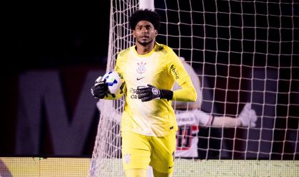 Hugo Souza ultrapassa Dida em pênaltis defendidos