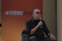 Inter reúne 6 mil pessoas em estádio para falar de investimentos e finanças