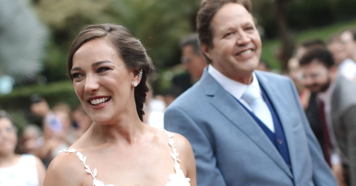 Adriana Birolli se casa com Ivan Zettel no Rio; veja fotos da cerimônia
