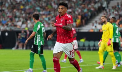 Ex-Botafogo, Igor Jesus fala sobre adaptação na Inglaterra: "Muita força"