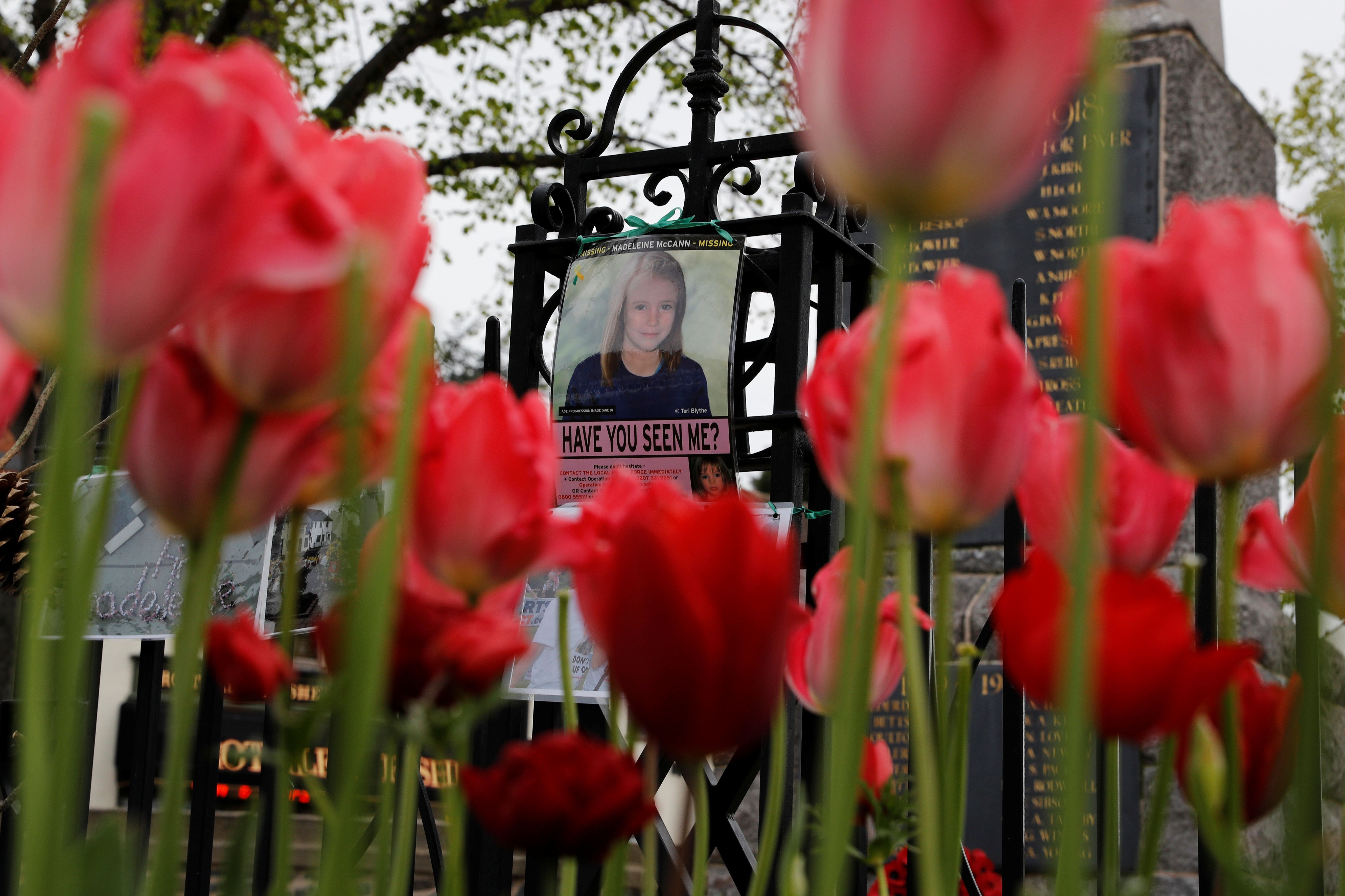 Imagem com progressão da idade de Madeleine McCann em Portugal