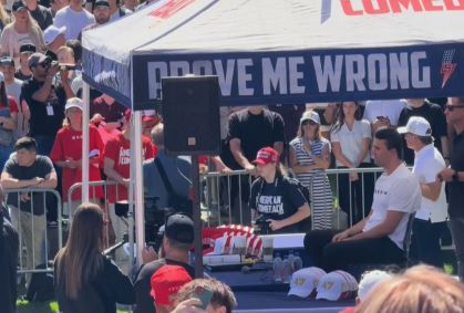 Veja o momento em que o influenciador trumpista Charlie Kirk é baleado