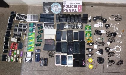 MG: garis tentam entrar em presídio com celulares escondidos em caminhão