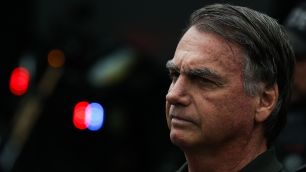 Bolsonaro é preso pela Polícia Federal em Brasília