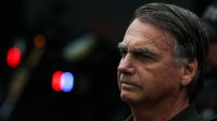 Sob questionamento por demora em hospital, Bolsonaro envia atestado ao STF