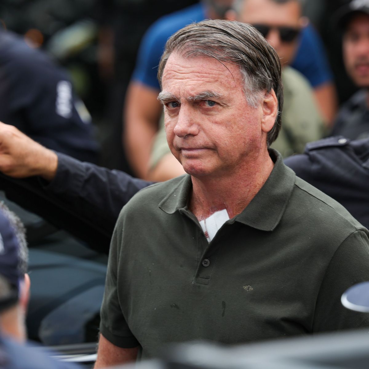 Arma registrada em nome de Jair Bolsonaro apreendida em blitz da PMDF em Taguatinga
