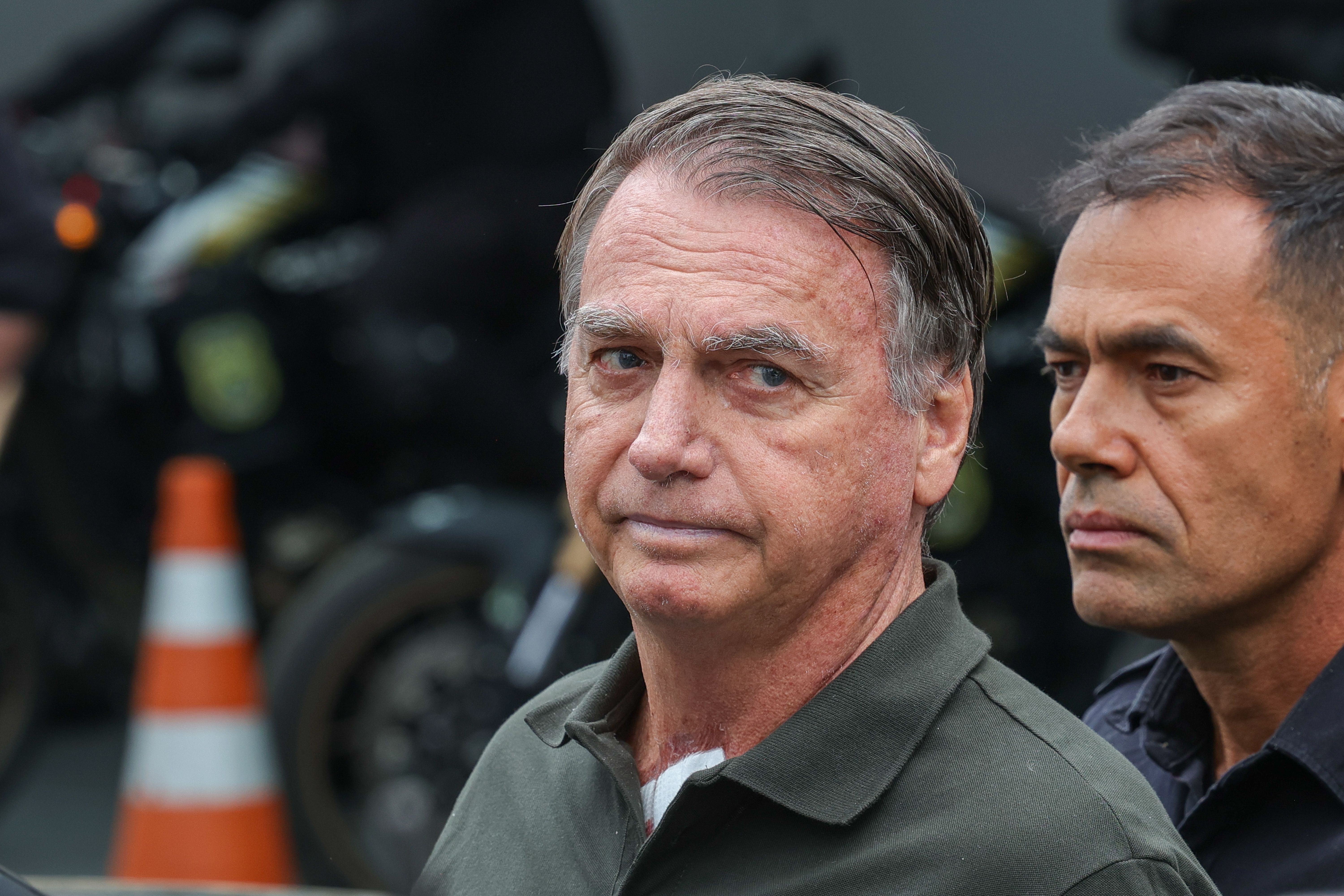 Ex presidente Bolsonaro deixa o hospital