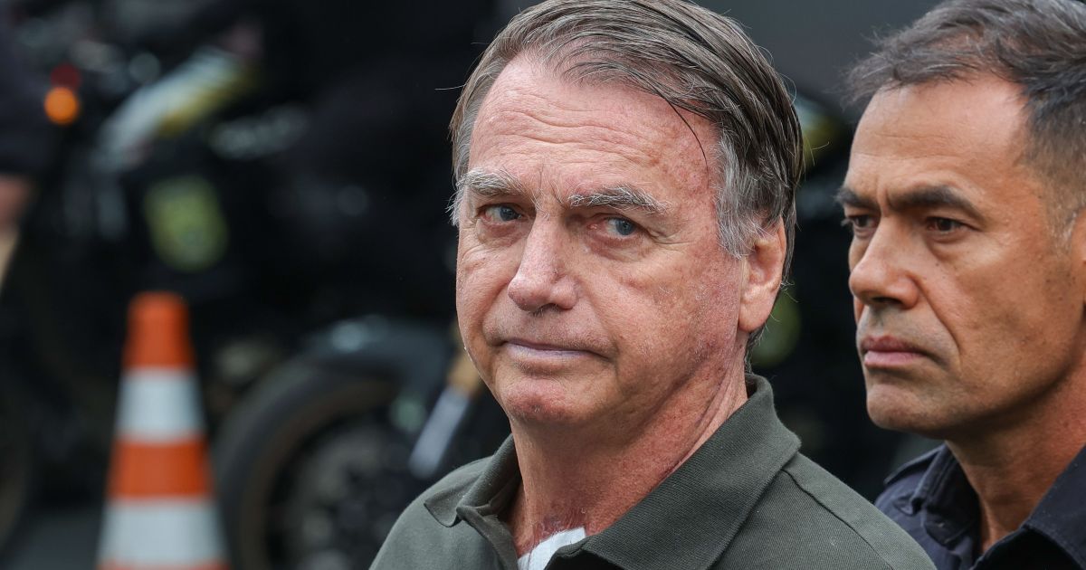 Bolsonaro deve deixar UTI e ir para quarto nas próximas 24h, diz boletim