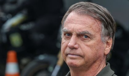 Bolsonaro segue com anemia, mas teve melhora após internação, diz Michelle