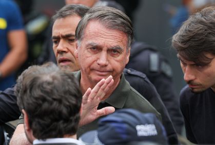 Médico explica cirurgia de hérnia inguinal de Bolsonaro