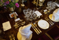 Ballotine de frango, bomba de sorvete: veja o menu de Charles para Trump