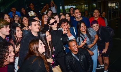 Jessie J desembarca no Brasil em meio a tratamento de câncer; confira