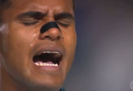 Ex-Santos vai às lágrimas durante hino da Bolívia em jogo contra Brasil