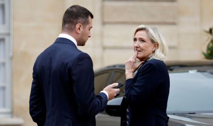 Ultradireita da França lista candidatos para possível eleição antecipada