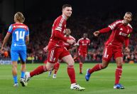Liverpool marca nos acréscimos e vence Atlético de Madrid na Champions