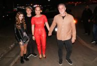 Huck, Angélica e filhos vão ao primeiro dia de The Town; confira