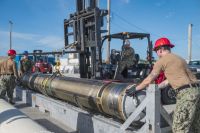 Navio de guerra do Japão vai aos EUA para ser equipado com mísseis Tomahawk