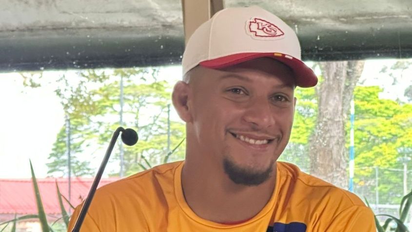 Mahomes jogador em entrevista coletiva antes do jogo na Neo Química Arena • CNN