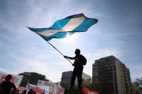 Manifestantes protestam na Argentina contra cortes na saúde e educação