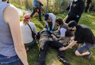 Manifestantes entram em confronto com agentes do ICE em Chicago