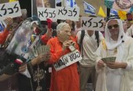 Manifestantes protestam em aeroporto de Israel antes de viagem de Netanyahu
