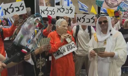 Manifestantes protestam em aeroporto de Israel antes de viagem de Netanyahu