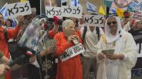 Manifestantes protestam em aeroporto de Israel antes de viagem de Netanyahu