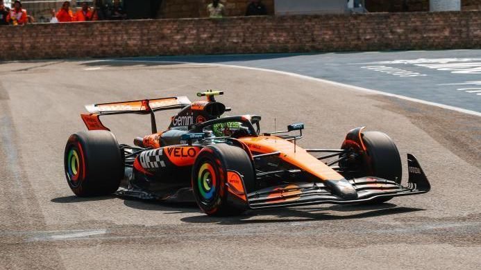 McLaren domina TL1 no Azerbaijão com Norris à frente e Piastri em
