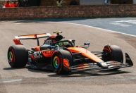 McLaren domina TL1 no Azerbaijão com Norris à frente e Piastri em segundo