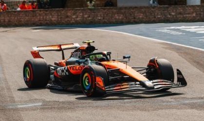McLaren domina TL1 no Azerbaijão com Norris à frente e Piastri em segundo