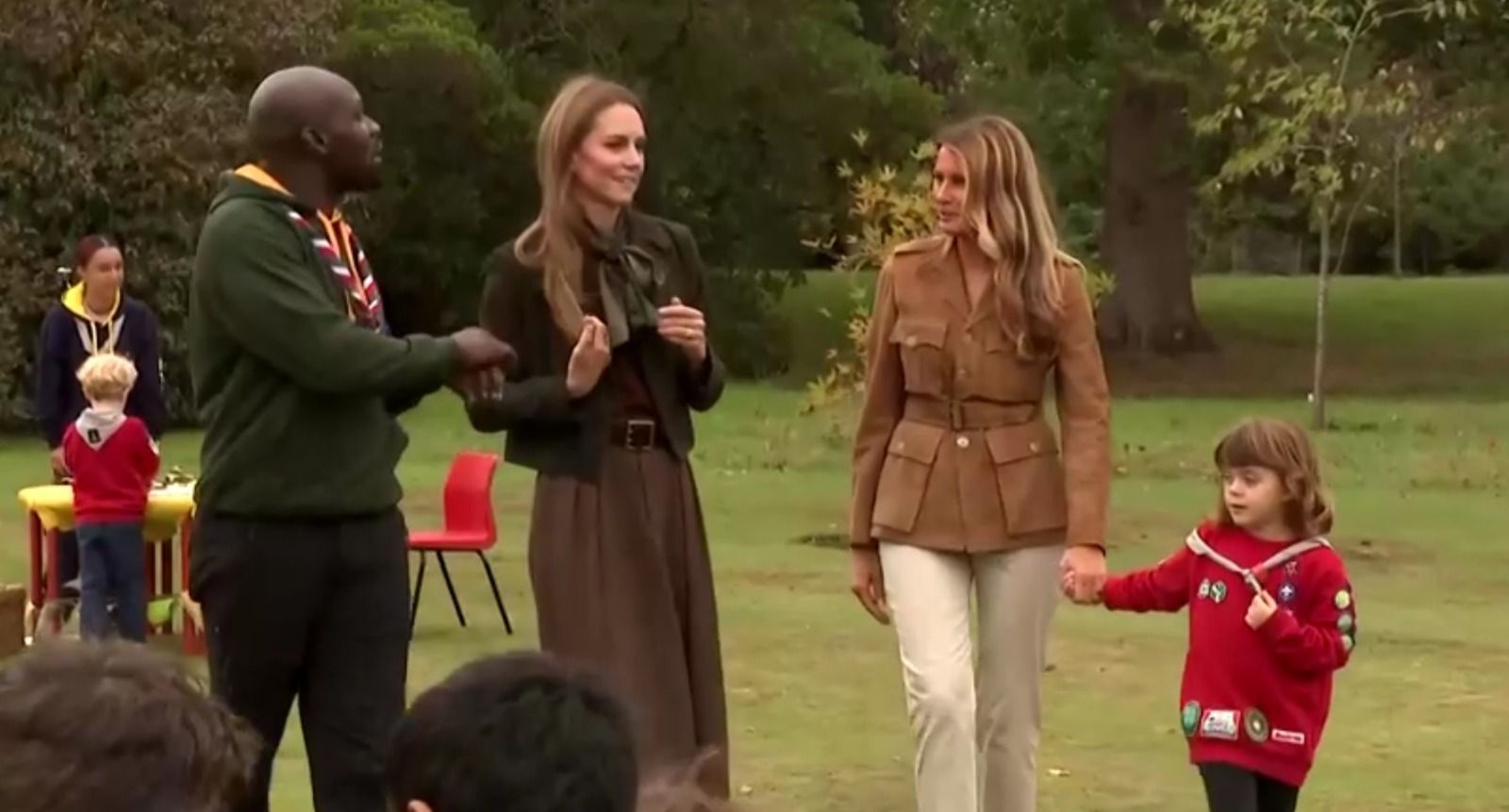 Melania Trump e princesa Kate se reúnem com escoteiros em Windsor durantre visita de Estado ao Reino Unido