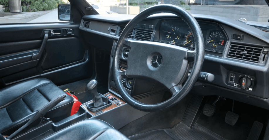 1985 Mercedes-Benz 190 E 2.3-16: carro pertenceu a Aryton Senna • Divulgação/RM Sotheby's