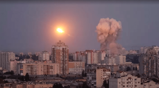 Míssil russo é interceptado pela defesa aérea ucraniana em Kiev