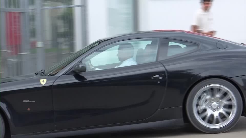 Mourinho arrives at Benfica's training facility