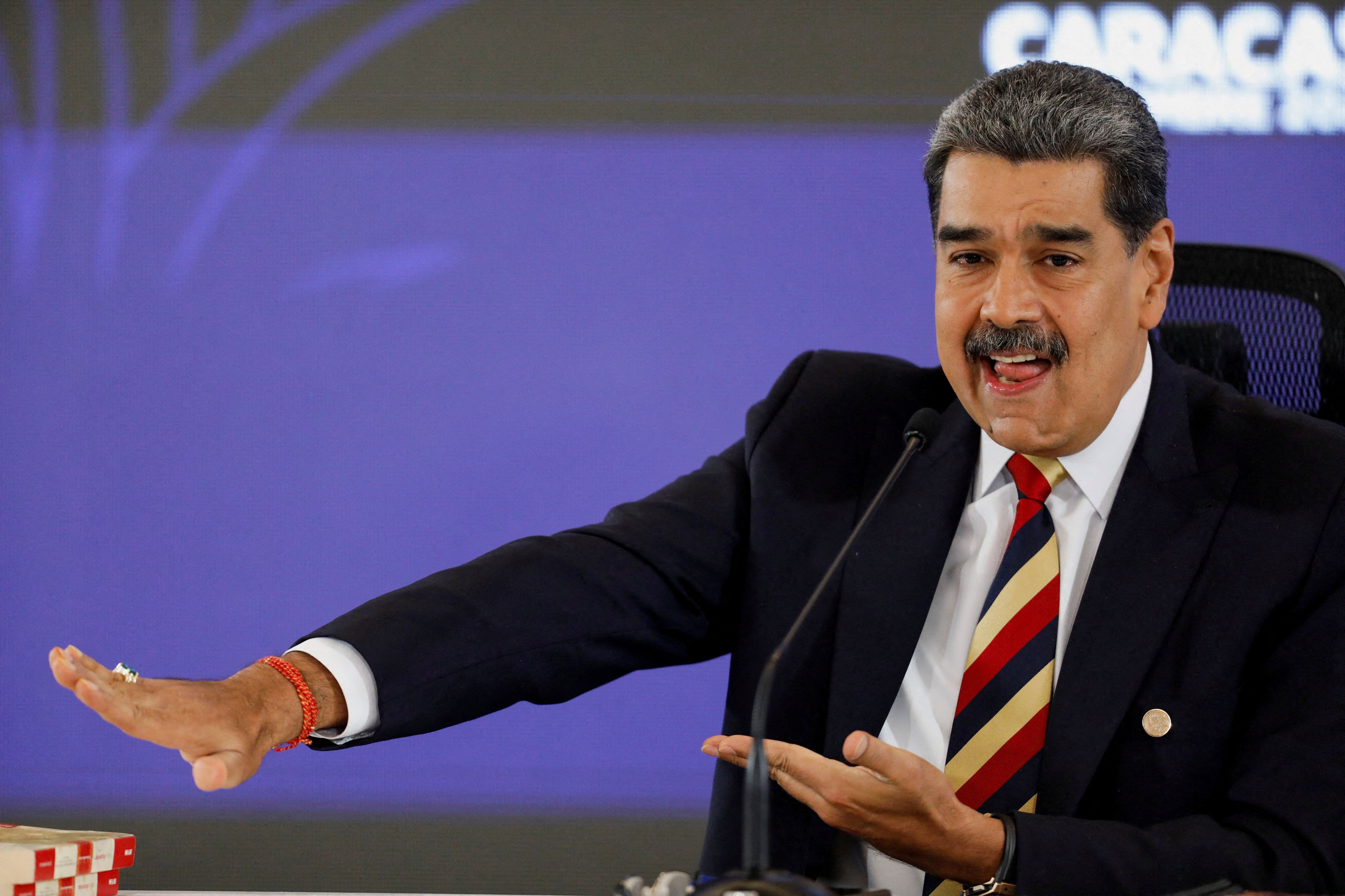 Maduro pede que EUA abandonem “mudança violenta de regime”