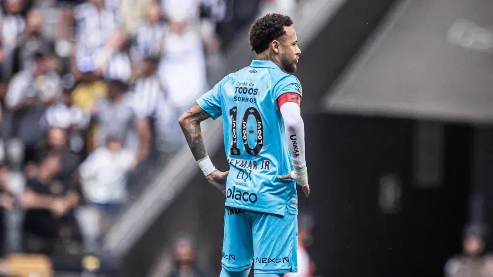 Neymar na Arena MRV durante duelo entre Atlético e Santos