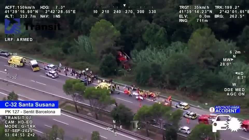 Ônibus de turismo capota na Catalunha e deixa ao menos três feridos