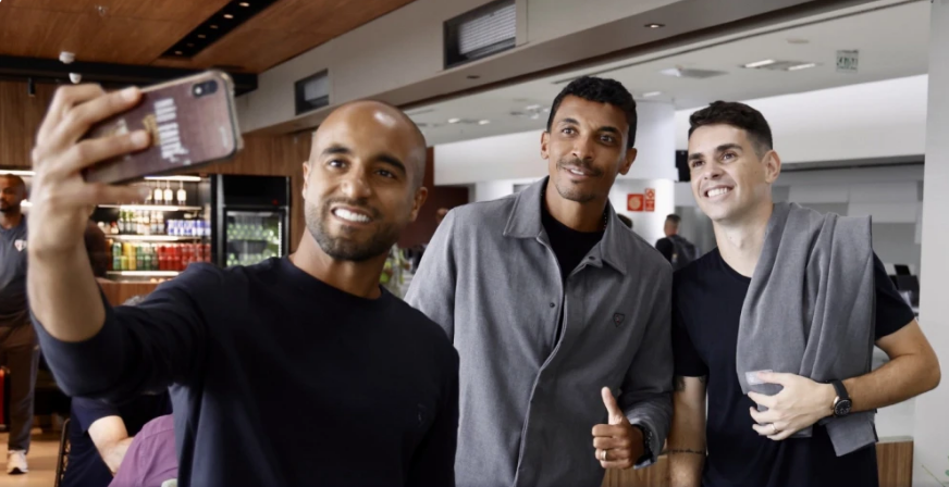Os jogadores do São Paulo Oscar, Lucas Moura e Luiz Gustavo