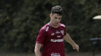 Oscar participa de treino e pode reforçar o São Paulo contra o Santos