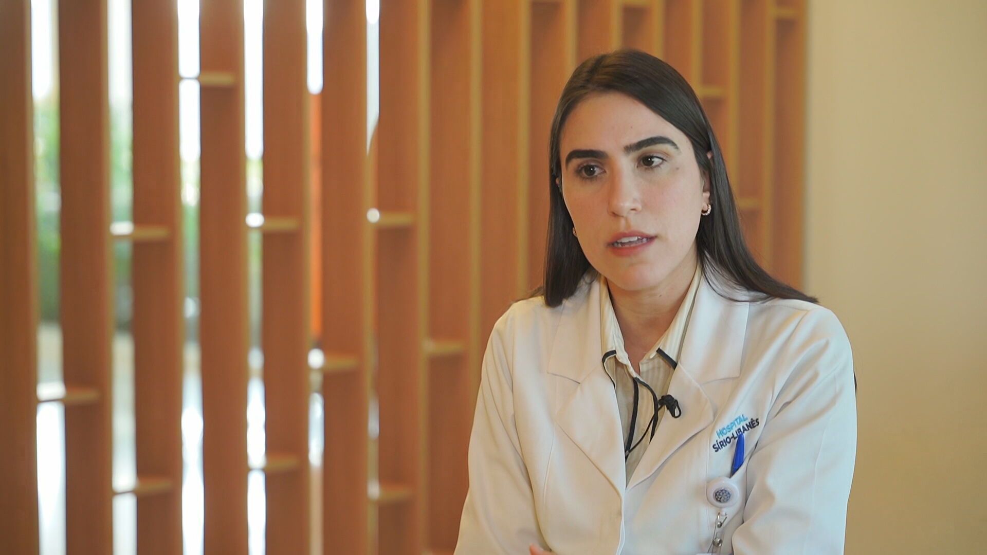 A psico-oncologista Patrícia Setas explica que a família também precisa de terapia durante o tratamento • CNN